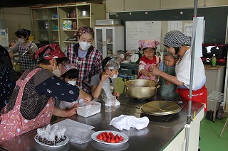 子供が喜ぶ簡単料理・工作教室など