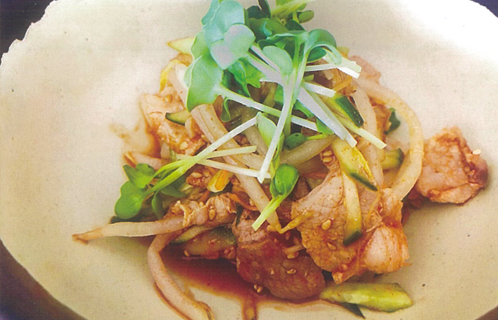 豚こまのピリ辛あえとタコとトマトの炊き込みご飯