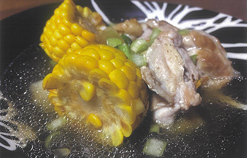 トウモロコシと鶏もも肉のスープ