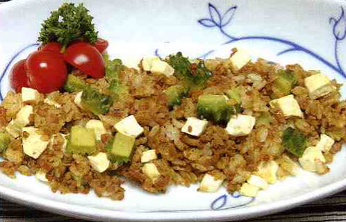 ゴーヤのドライカレーとキュウリとフルーツヨーグルト