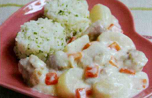 鶏もも肉とカブのクリーム煮・バターライスとオレンジと生ハムのサラダ