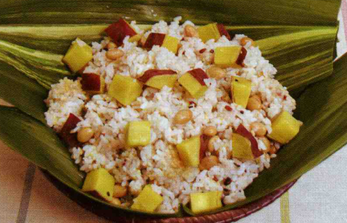 芋と豆の雑穀ご飯とダイコンと牛肉の煮物