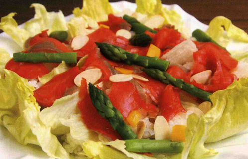 スモークサーモンのサラダすしとジャガイモとタマネギのスープ