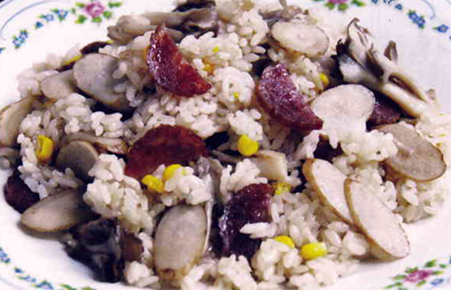 ゴボウとサラミの炊き込みご飯とカボチャのポタージュ