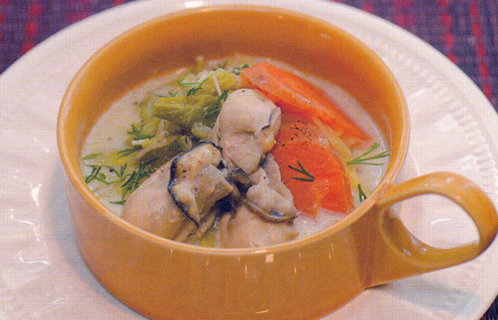 キャベツとカキの豆乳スープとラビオリ風・エビとレンコンのワンタン