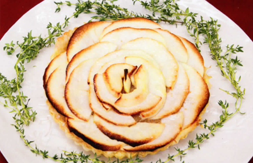 タルト・オ・ポンムと根菜と豆入りのミネストローネ