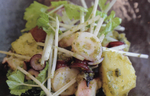 タコとジャガイモのバジルあえとやわらか蒸し鶏のサラダ