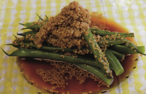 インゲンごましょうゆ掛けと揚げ餅あん掛け