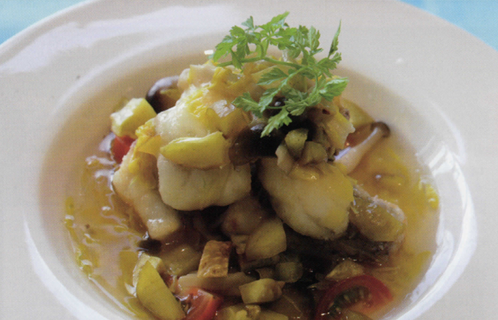 白身魚の揚げ出し菊花あんとスペアリブの煮込み