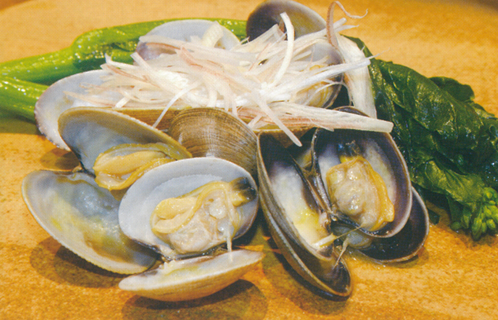 あさりとバナナのオイル蒸しと新ジャガとアスパラのバター煮