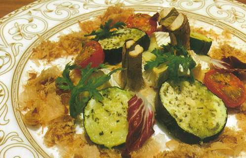 野菜のチーズ焼きとツナとゴーヤのサラダ