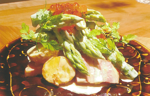 新じゃがとアスパラガスの温サラダとマダイの唐揚げかぶらの和風あん掛け