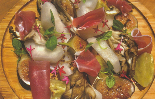 梨とイチジクのサラダと秋サケのクリームソース