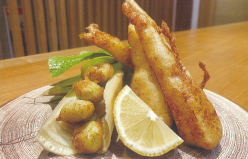 ミツバとパルメザンチーズのオムレツとトマトとミツバの炊き込みご飯